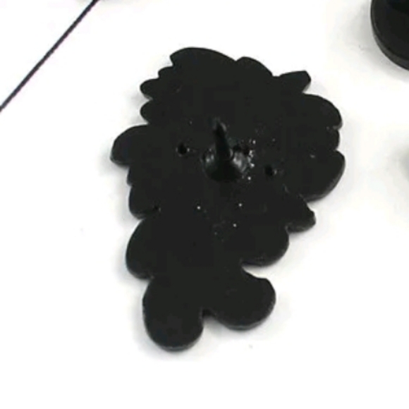 🐞🥫 Beetlejuice Voodoo Doll Pin - Picture 3 of 4